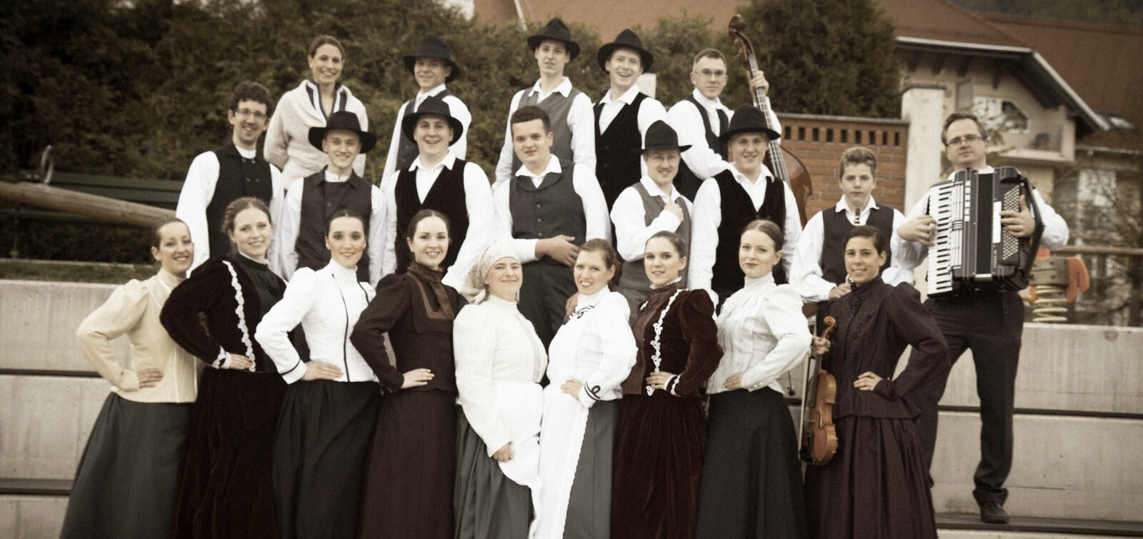 Folklorna skupina Klas na horjulskem trgu